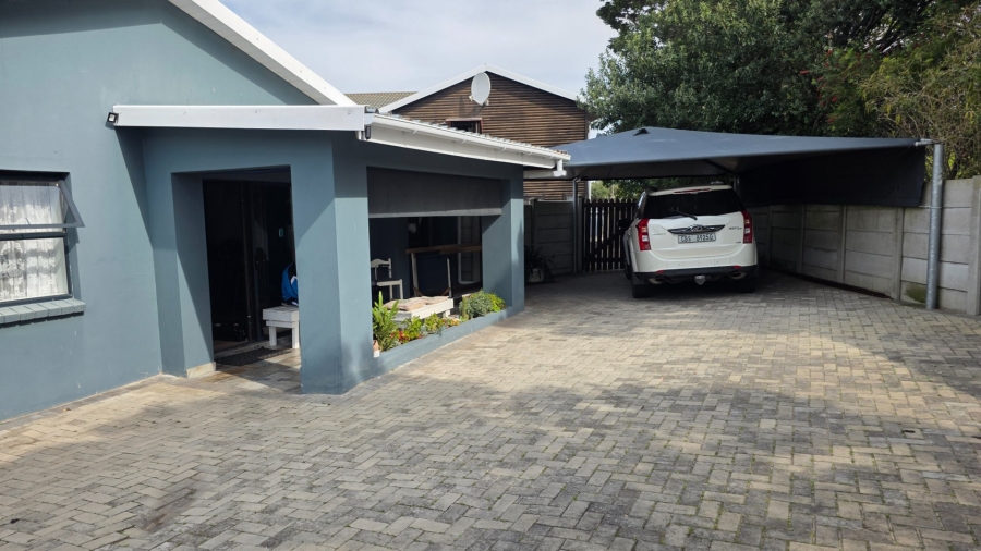 6 Bedroom Property for Sale in Dana Bay Western Cape